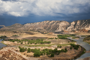 view of mountains and vallew
